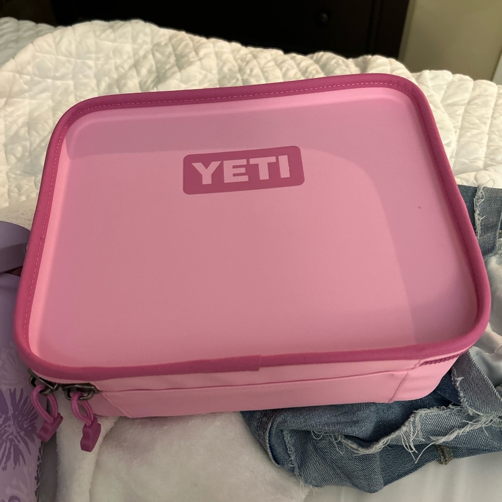 pink Yeti lunchbox